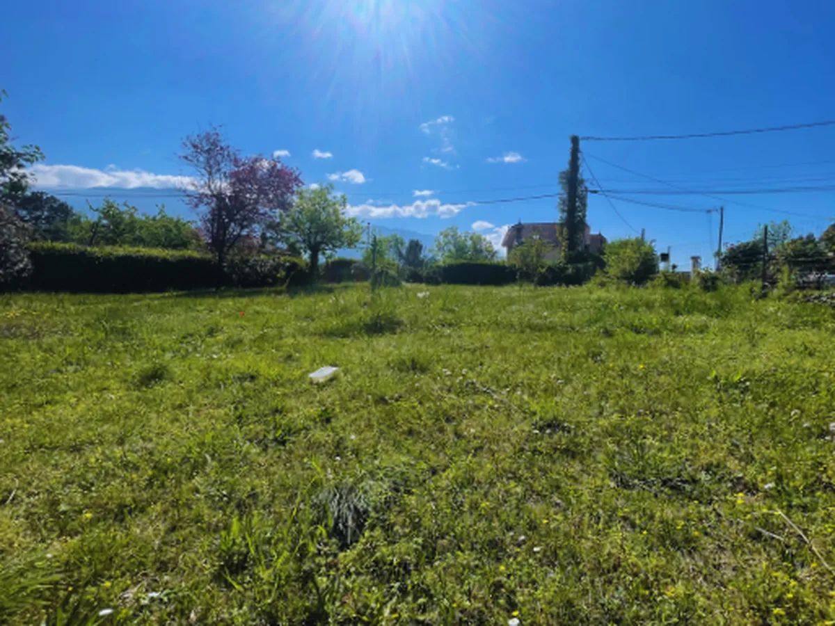 Deuxième secteur de la copropriété avant entretien, à Aix-les-Bains.